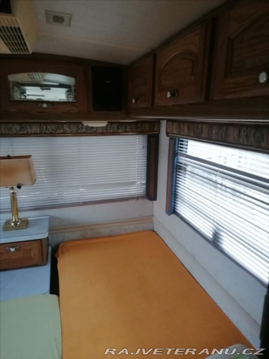 Ford F 7,5 Fleetwood Pace Arow 1990