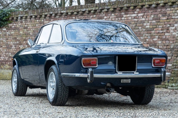 Alfa Romeo GT 1300 GT Junior Bertone 1971