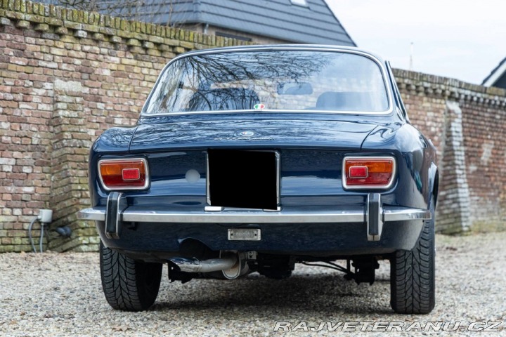 Alfa Romeo GT 1300 GT Junior Bertone 1971