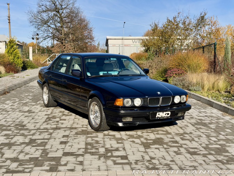 BMW 7 40iL E32