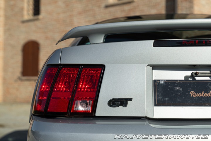 Ford Mustang GT V8 SRS 2002
