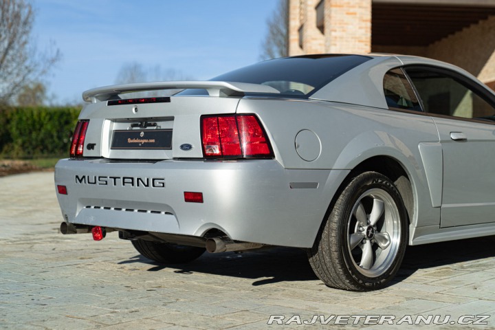 Ford Mustang GT V8 SRS 2002