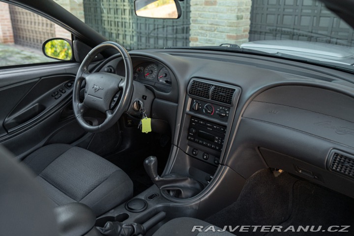 Ford Mustang GT V8 SRS 2002