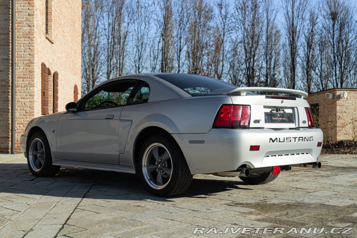 Ford Mustang GT V8 SRS 2002