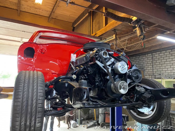 Pontiac LeMans T37 (s přední maskou GTO a Ram Air kapotou) 1971