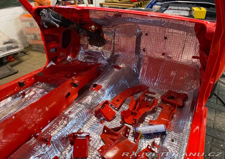 Pontiac LeMans T37 (s přední maskou GTO a Ram Air kapotou) 1971