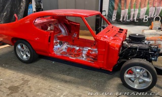 Pontiac LeMans T37 (s přední maskou GTO a Ram Air kapotou) 1971