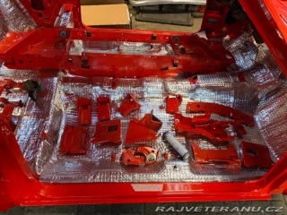 Pontiac LeMans T37 (s přední maskou GTO a Ram Air kapotou) 1971