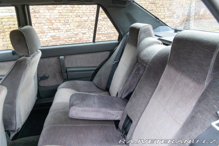 Alfa Romeo 75 2.0 Twin Spark 1988