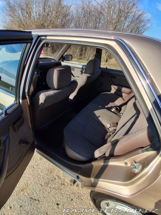 Toyota Carina Lx 1,6 66kw 1989
