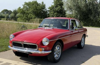 MG  B GT V8