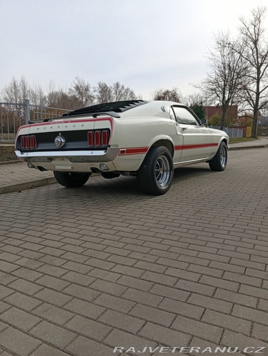 Ford Mustang Mach1 manuál