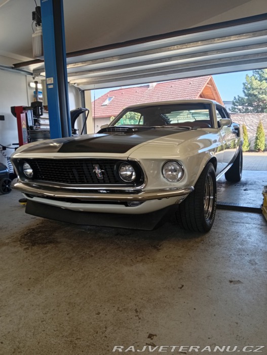 Ford Mustang Mach1 manuál