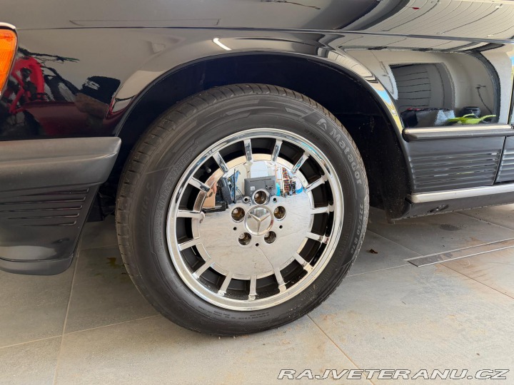 Mercedes-Benz SL 560 1982