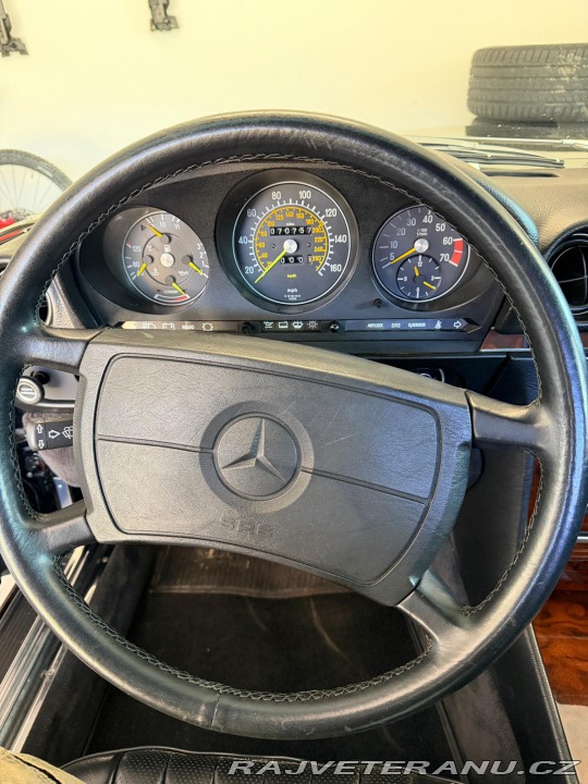 Mercedes-Benz SL 560 1982
