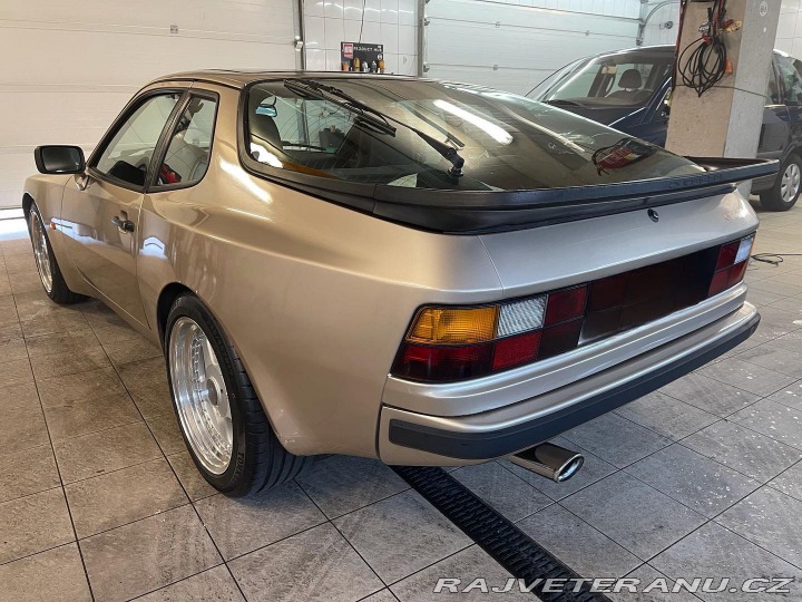Porsche 944  1985
