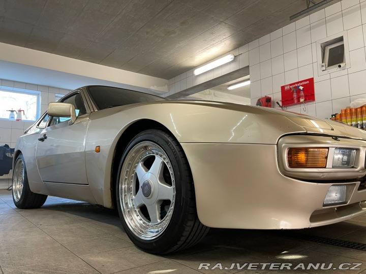 Porsche 944  1985