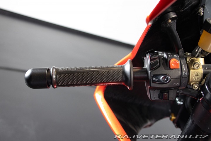 Ostatní značky Ostatní modely V-TWIN 1100 SUPERSPORT 2002