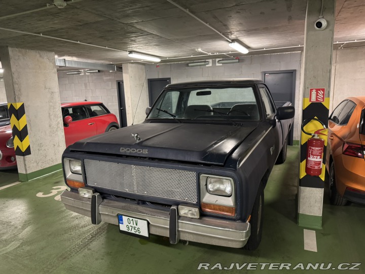 Dodge RAM 150 1985