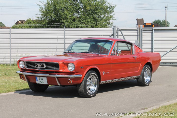 Ford Mustang Fastback 289 V8, manuál 1966