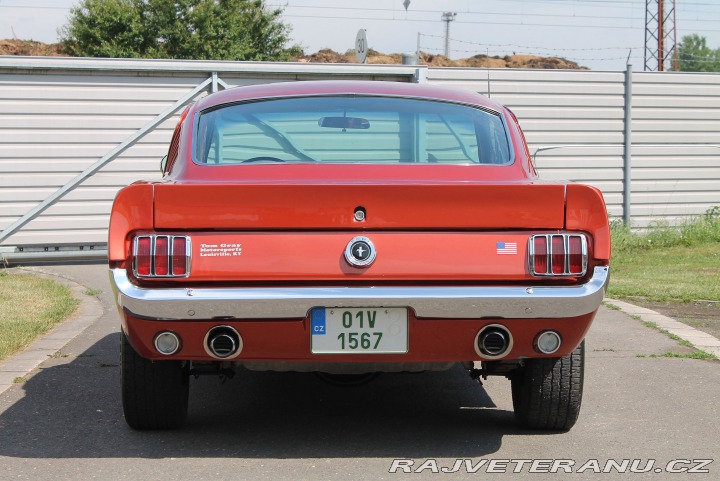 Ford Mustang Fastback 289 V8, manuál 1966