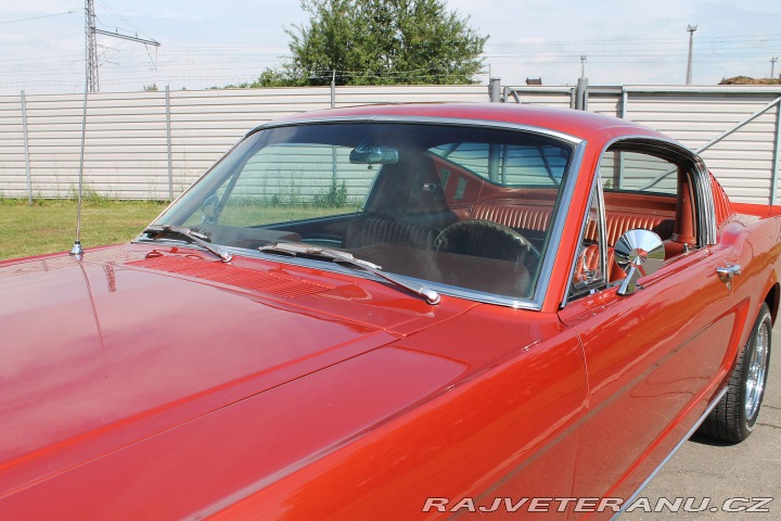 Ford Mustang Fastback 289 V8, manuál 1966