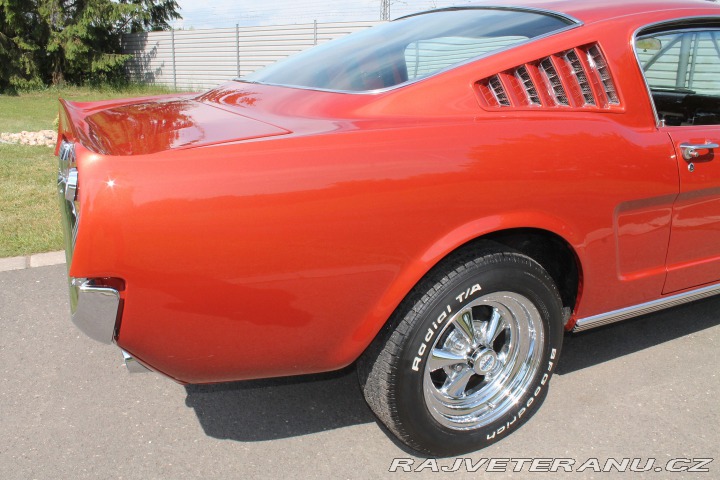 Ford Mustang Fastback 289 V8, manuál 1966