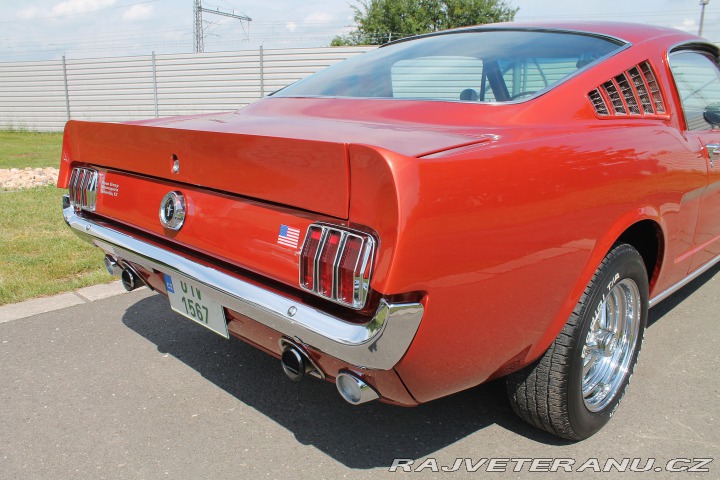 Ford Mustang Fastback 289 V8, manuál 1966