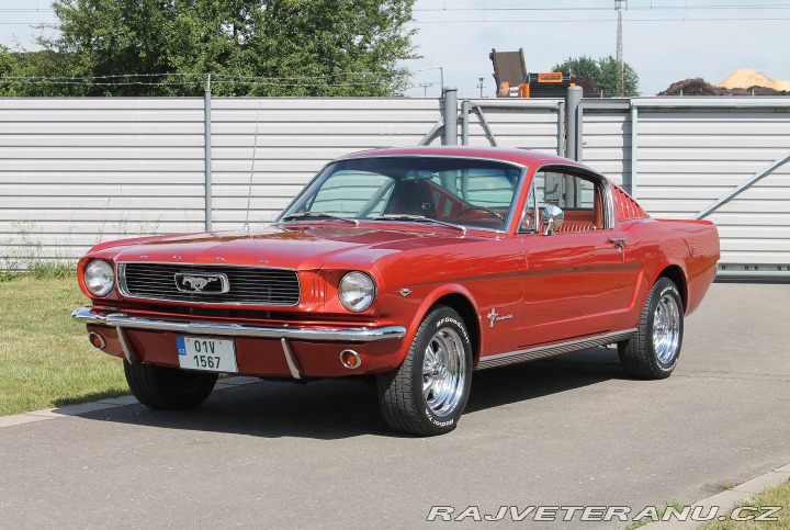Ford Mustang Fastback 289 V8, manuál 1966