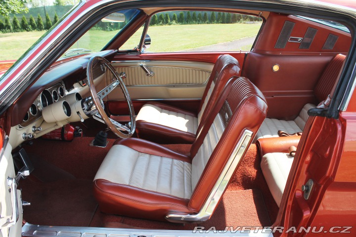 Ford Mustang Fastback 289 V8, manuál 1966
