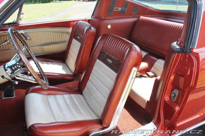 Ford Mustang Fastback 289 V8, manuál 1966