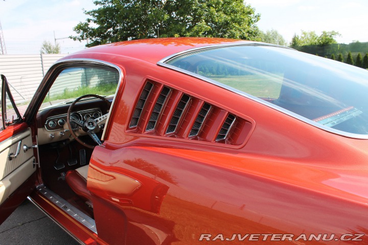 Ford Mustang Fastback 289 V8, manuál 1966
