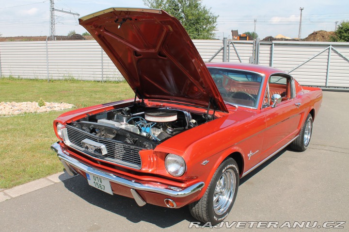 Ford Mustang Fastback 289 V8, manuál 1966