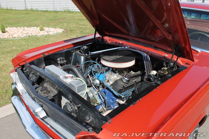 Ford Mustang Fastback 289 V8, manuál 1966