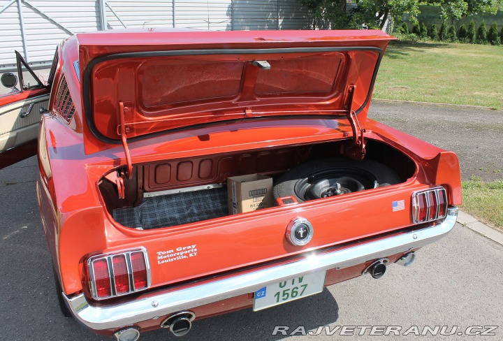 Ford Mustang Fastback 289 V8, manuál 1966