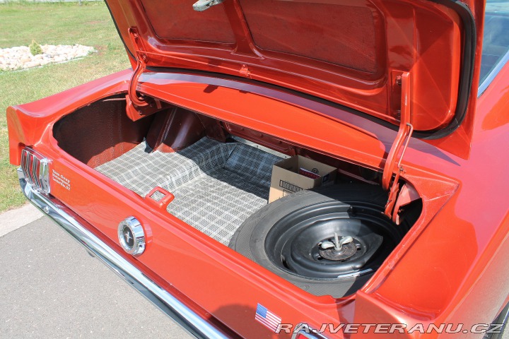 Ford Mustang Fastback 289 V8, manuál 1966