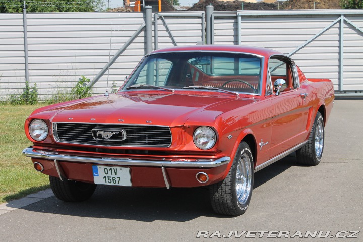 Ford Mustang Fastback 289 V8, manuál 1966