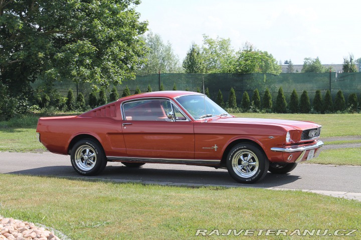 Ford Mustang Fastback 289 V8, manuál 1966