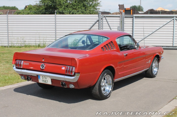 Ford Mustang Fastback 289 V8, manuál 1966