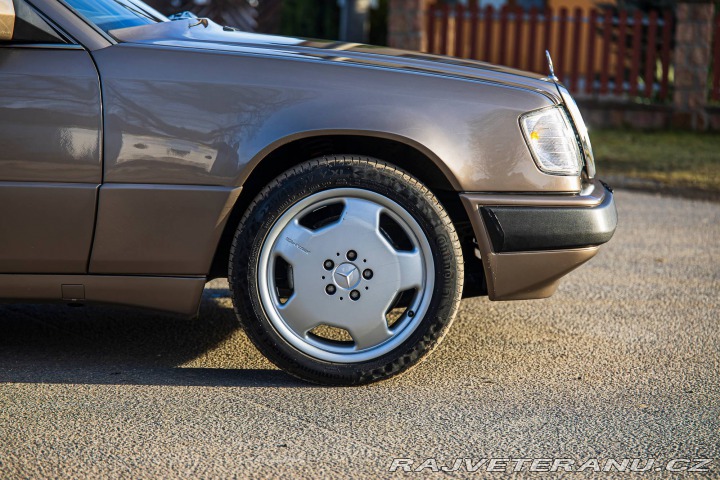 Mercedes-Benz 300 W124 300 CE 1989