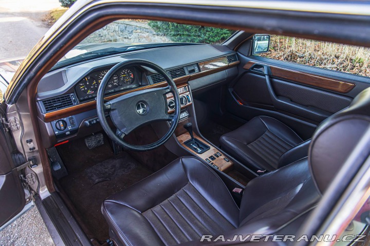 Mercedes-Benz 300 W124 300 CE 1989