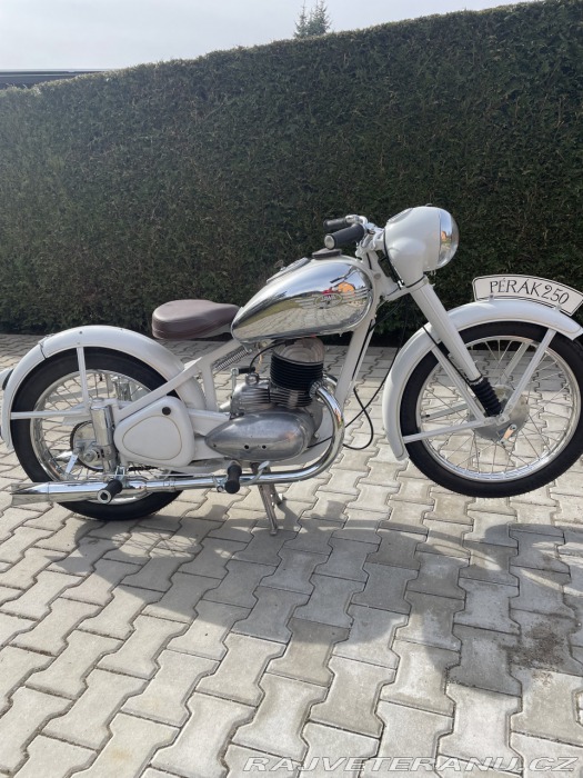Jawa 250 Pérák