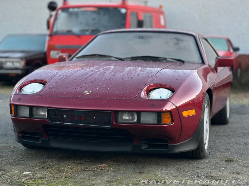 Porsche 928 