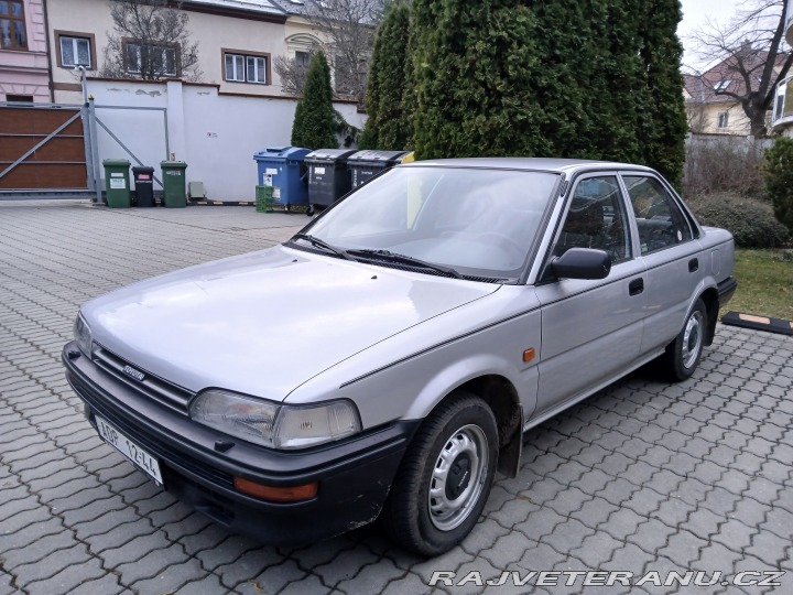 Toyota Corolla E9 1990