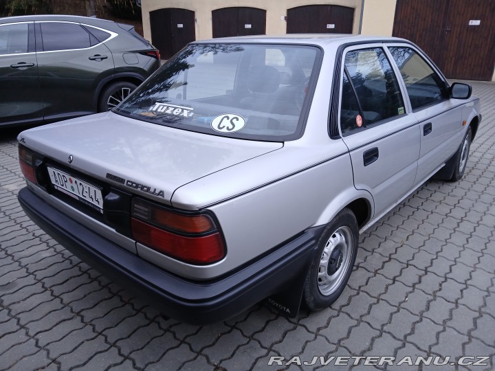 Toyota Corolla E9 1990
