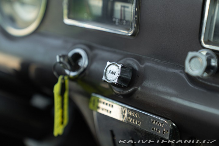 Dodge Ostatní modely V-EIGHT 1953