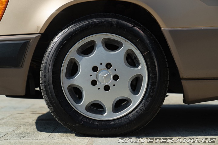 Mercedes-Benz 300 CE 1988