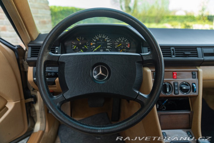 Mercedes-Benz 300 CE 1988