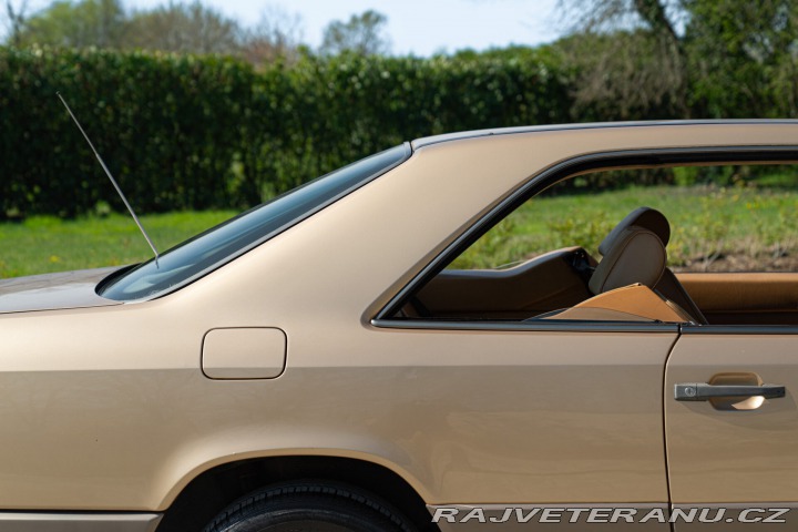 Mercedes-Benz 300 CE 1988