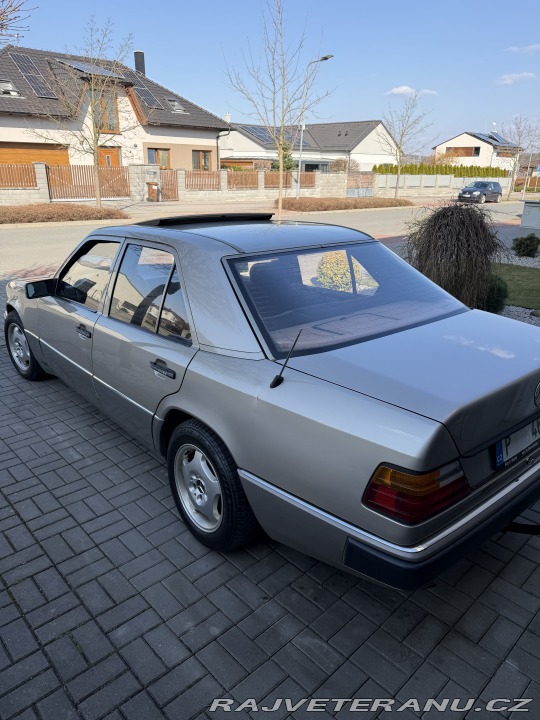 Mercedes-Benz 200 W124 1990